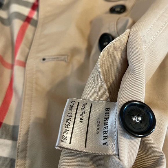 Authentic Burberry Toddler Trench Coat - The Mini Wiltshire 4T England - Picture 6 of 14
